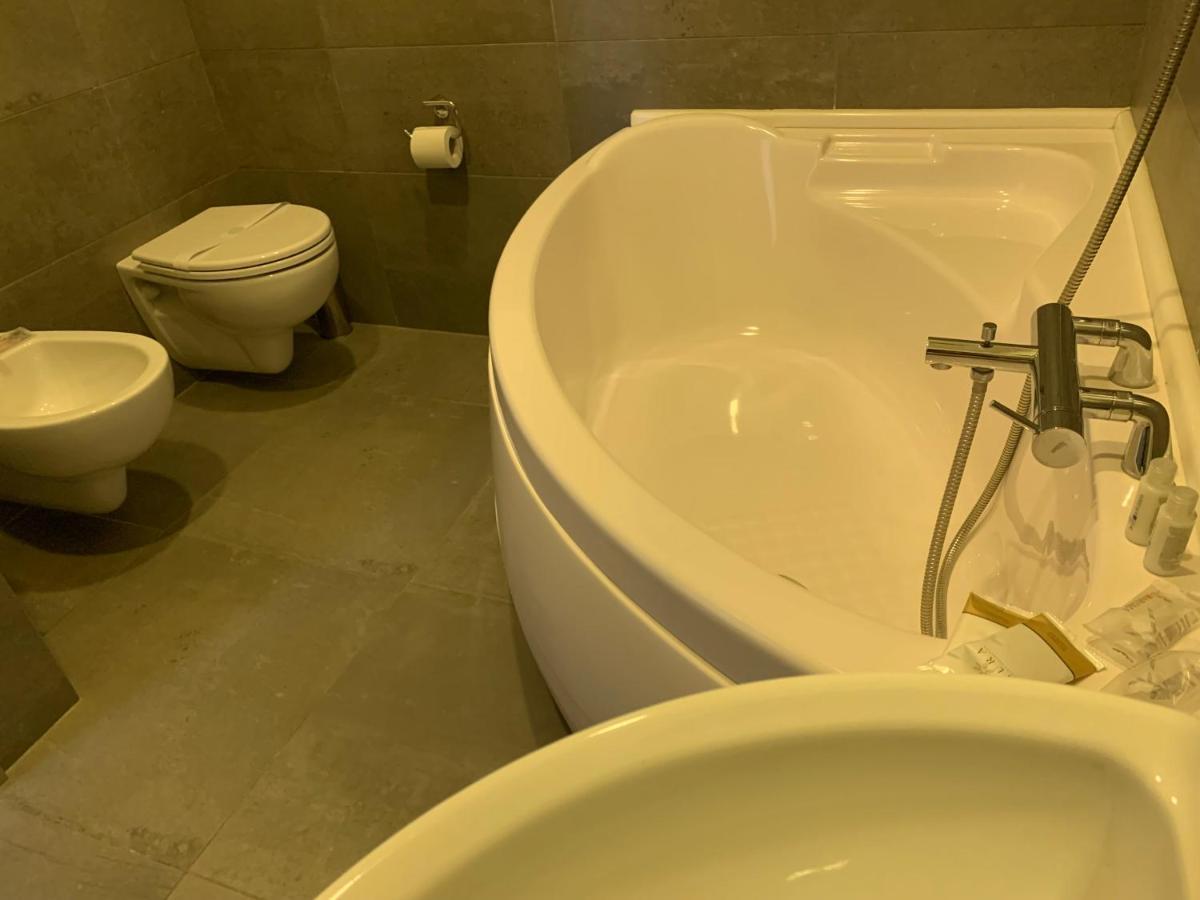 Palazzo 41 Rental Rooms 산 피에트로 베노티코 외부 사진