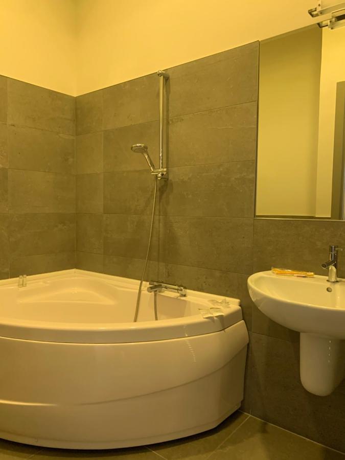 Palazzo 41 Rental Rooms 산 피에트로 베노티코 외부 사진
