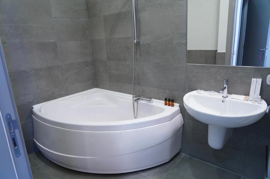 Palazzo 41 Rental Rooms 산 피에트로 베노티코 외부 사진